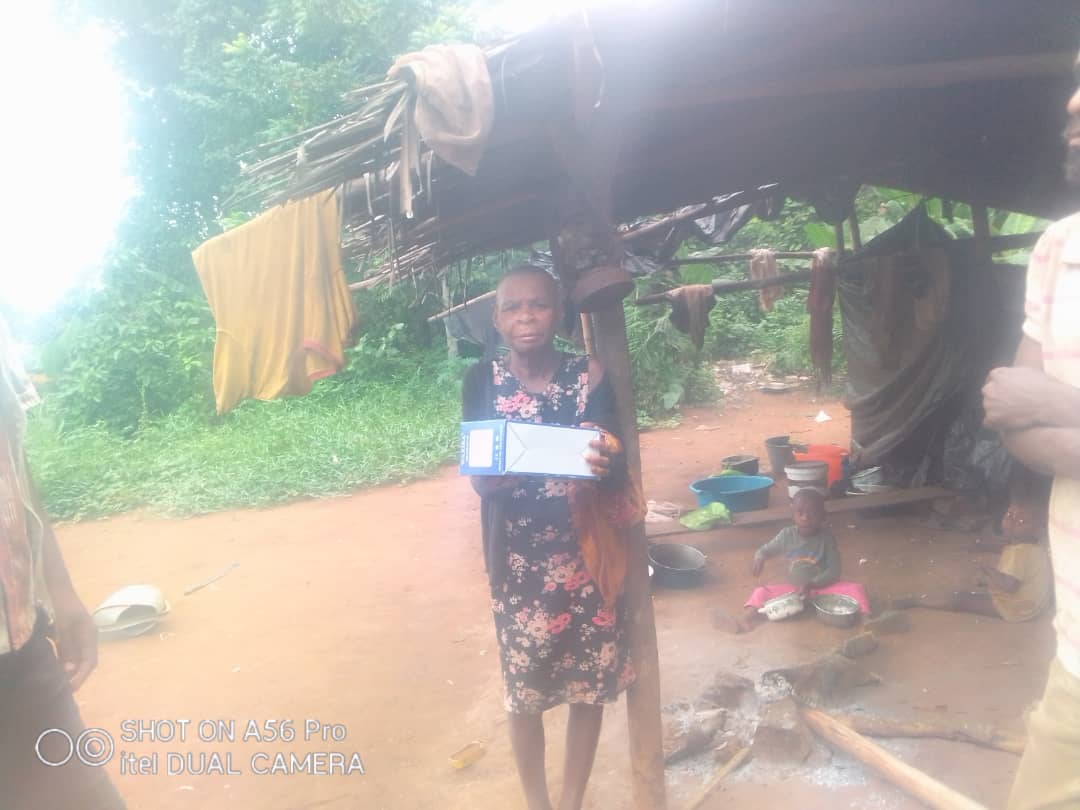 Handing over a radio to mama KOURA Eda, matriarch of the Bagyeli camp in Bifoum.